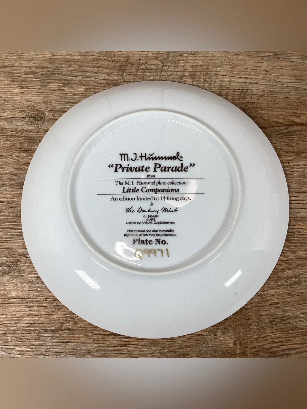 M.I. Hummel 1990 “Private Parade”, Little Companions Plate Danbury Mint #Q9971